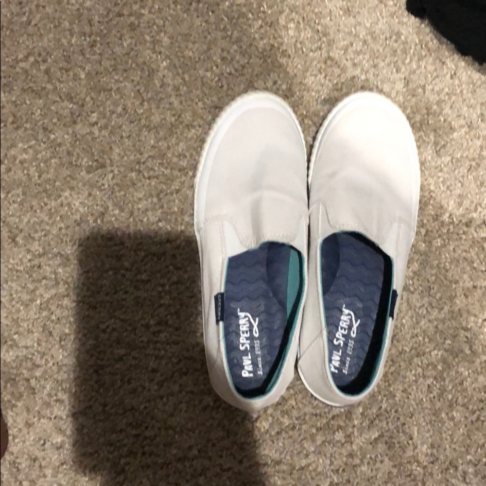 Sperry white tennis shoes